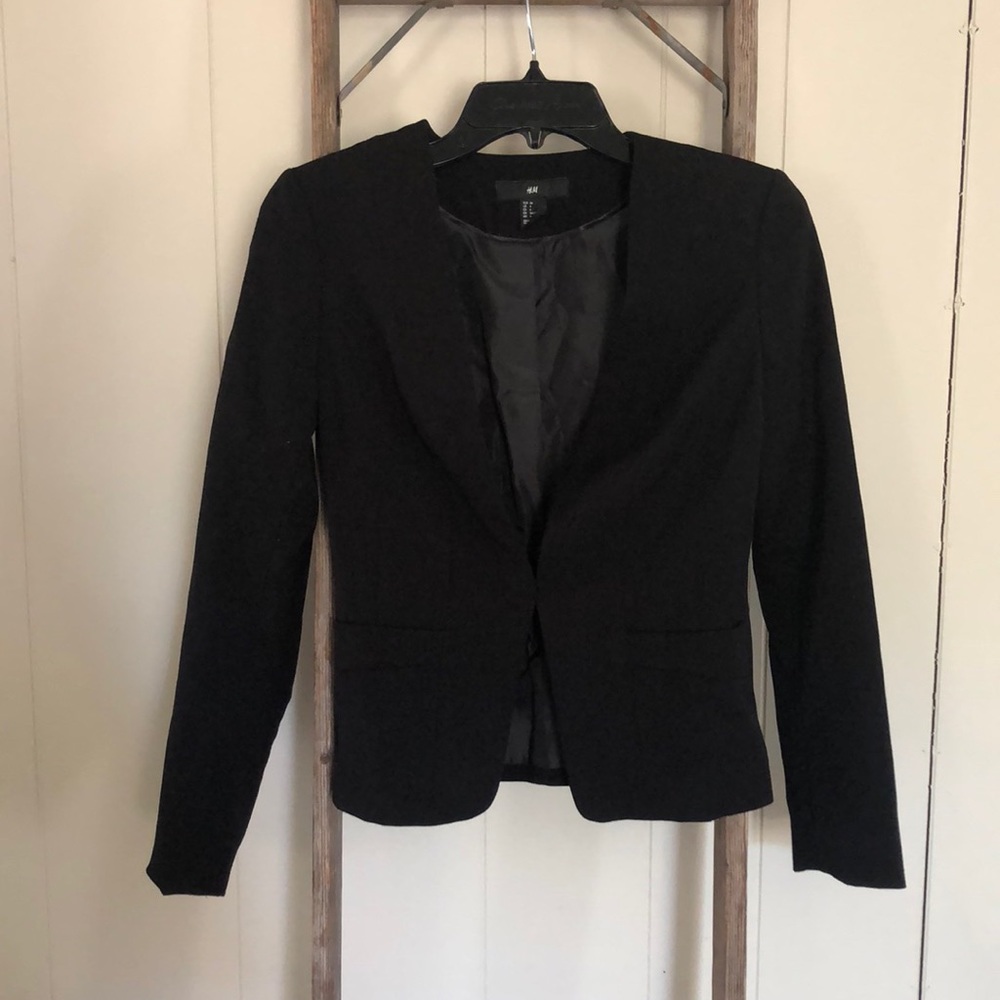 BLACK H&M BLAZER SIZE 4/S
